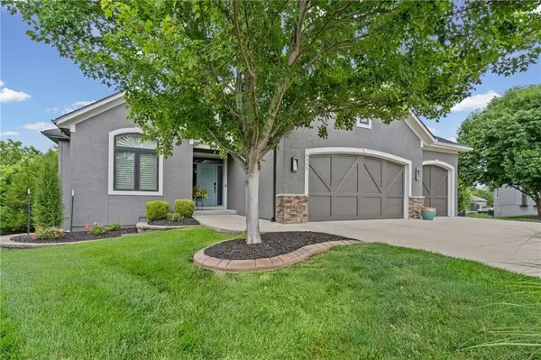 8425 Brunswick ST, Lenexa, KS 66227