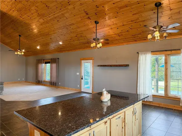 1028 N 600 RD, Baldwin City, KS 66006