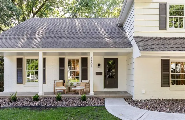 9308 Alhambra ST, Prairie Village, KS 66207