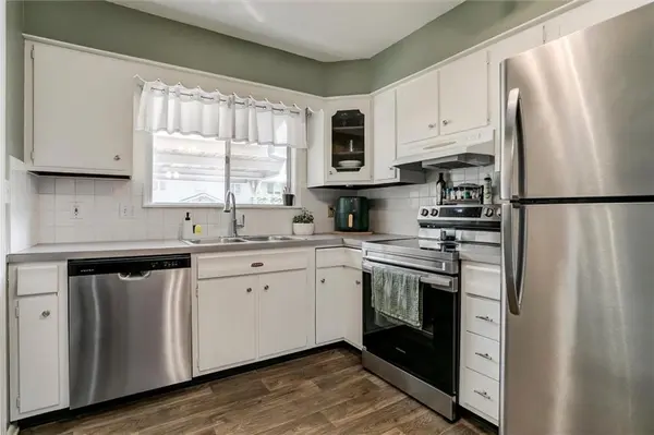 5516 W 97th ST, Overland Park, KS 66207