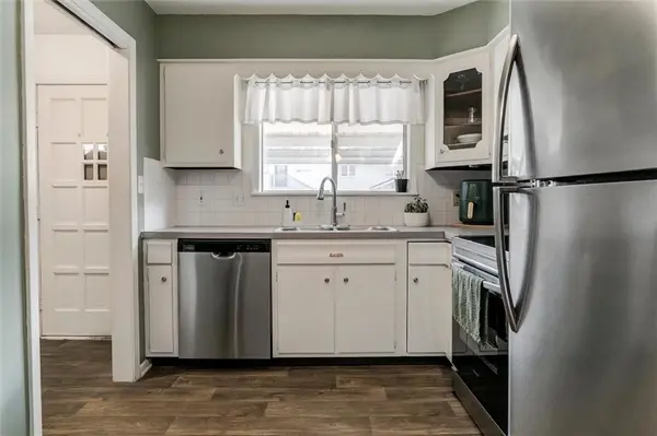 5516 W 97th ST, Overland Park, KS 66207