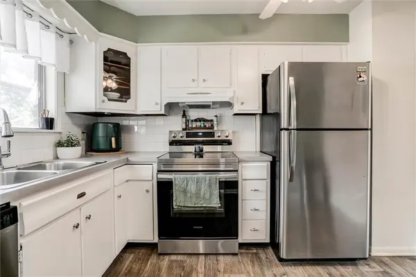 5516 W 97th ST, Overland Park, KS 66207