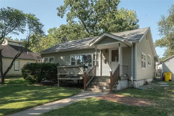 916 S Maple ST, Ottawa, KS 66067
