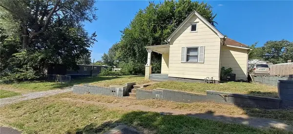 2614 S 19th ST, St Joseph, MO 64503