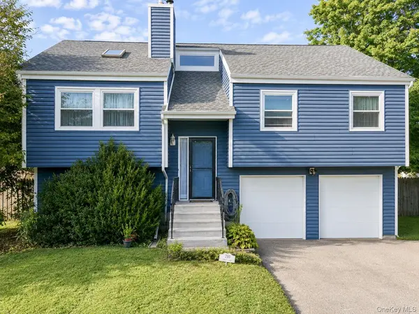 210 Dairy LN, New Windsor, NY 12553