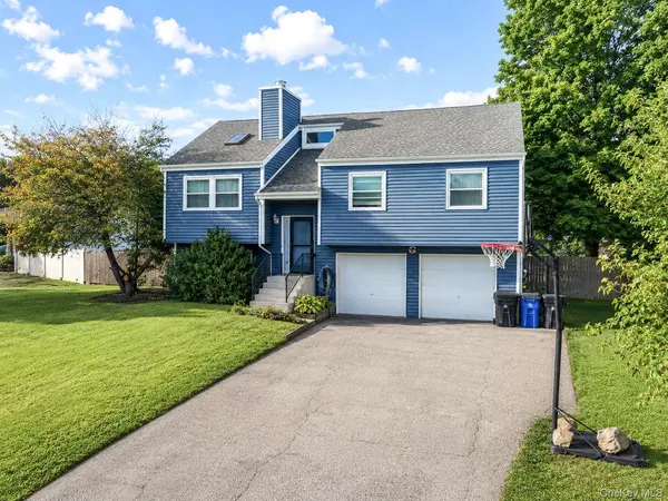 210 Dairy LN, New Windsor, NY 12553
