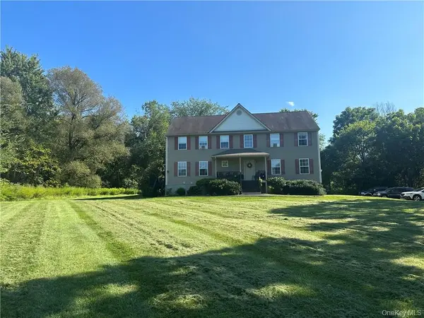 2 Bel Air DR #1, Wallkill, NY 12589