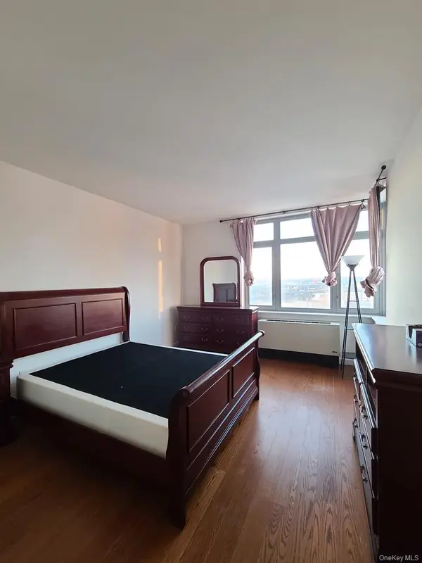 40-28 College Point BLVD #907, Flushing, NY 11354