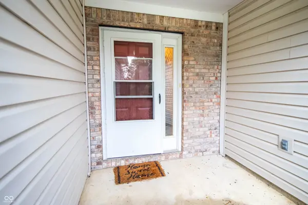 1527 Egret LN, Greenwood, IN 46143