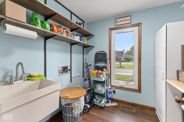 1050 Rocky Ford RD, Columbus, IN 47203