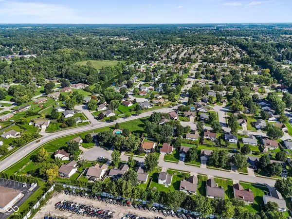 140 Meadow Glen DR, Avon, IN 46123