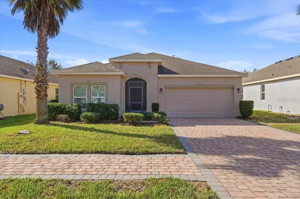 215 LAKESHORE DR, Davenport, FL 33837