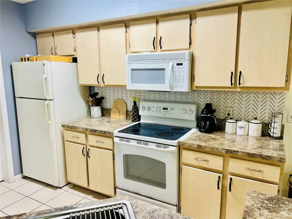 737 CREST PINES DR #612, Orlando, FL 32828