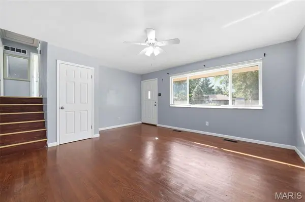 1925 Apple Blossom CT, Florissant, MO 63031