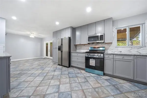 1925 Apple Blossom CT, Florissant, MO 63031