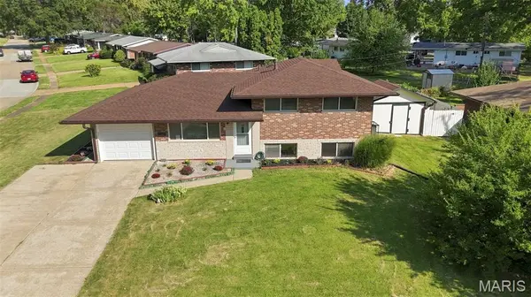 1925 Apple Blossom CT, Florissant, MO 63031