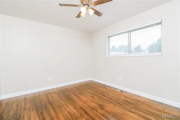 1030 Lees LN, Florissant, MO 63031