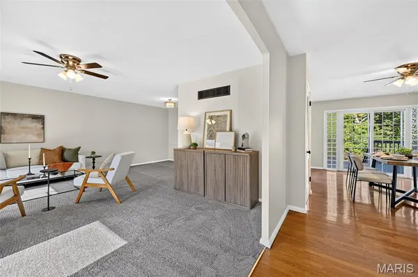 2915 Mid Course DR, St Louis, MO 63125