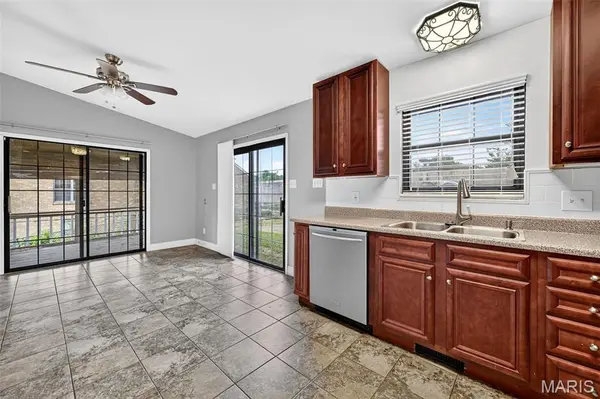 10755 Kennerly RD, Sunset Hills, MO 63128
