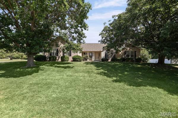 2036 Cedarwood TRL, Belleville, IL 62226