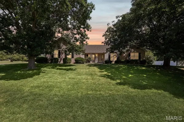 2036 Cedarwood TRL, Belleville, IL 62226