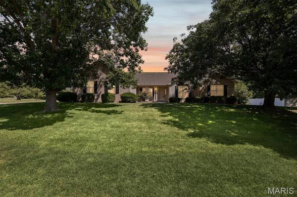 2036 Cedarwood TRL, Belleville, IL 62226