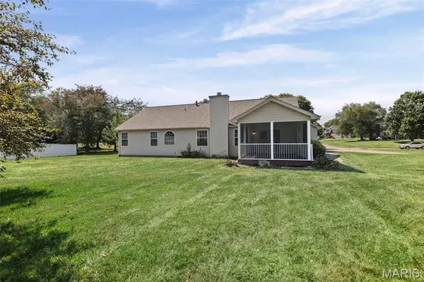 2036 Cedarwood TRL, Belleville, IL 62226