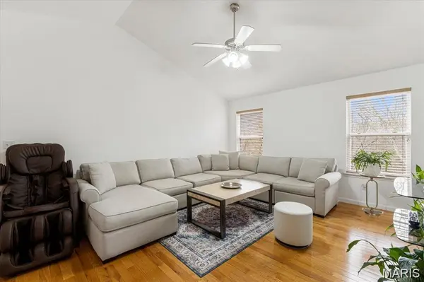 9 Amber Ridge CT, High Ridge, MO 63049