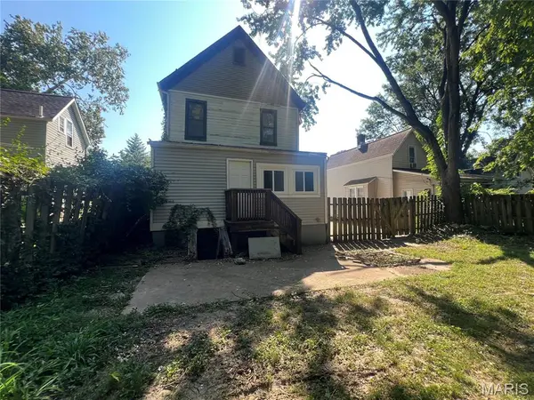 2135 Alameda AVE, St Louis, MO 63143