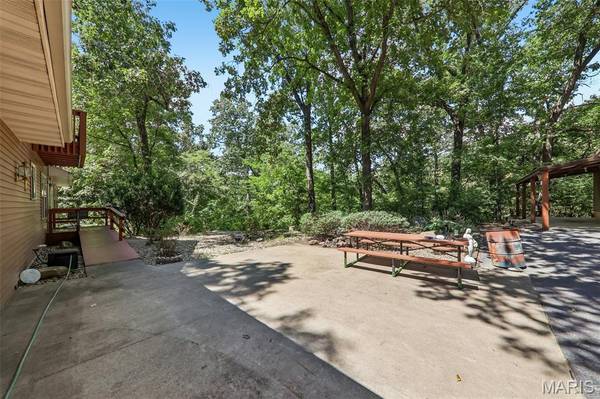 11706 Walshville TRL, Hillsboro, IL 62049
