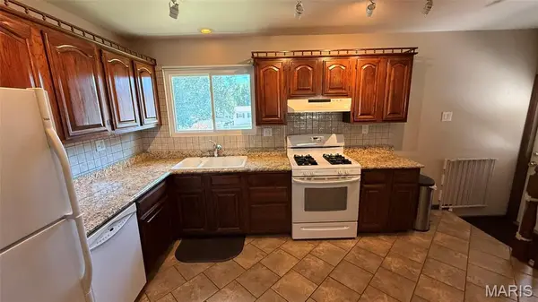 10830 Atterbury DR, St Louis, MO 63123