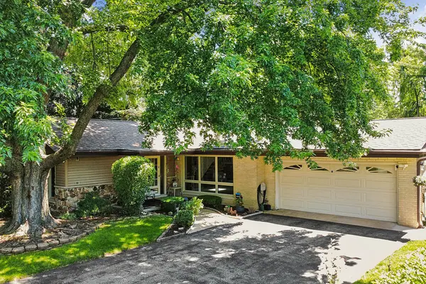 20W135 98th ST, Lemont, IL 60439