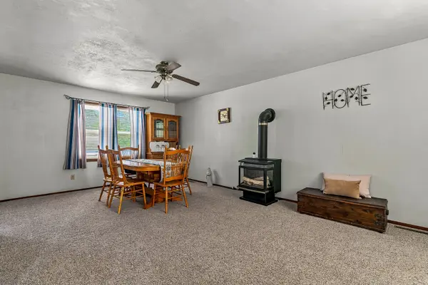 1222 7th Avenue CT, Silvis, IL 61282