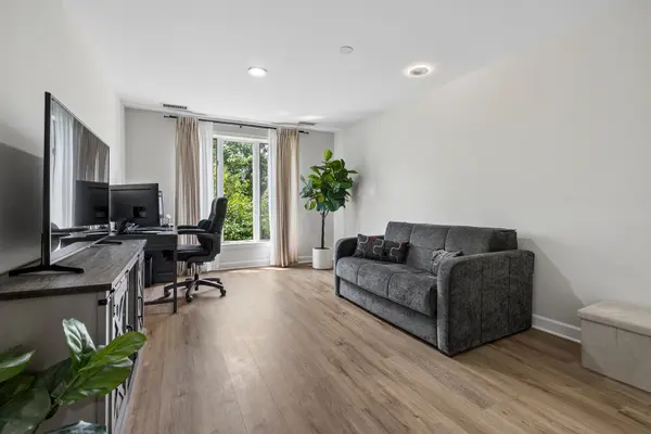 7201 N Lincoln AVE #203, Lincolnwood, IL 60712