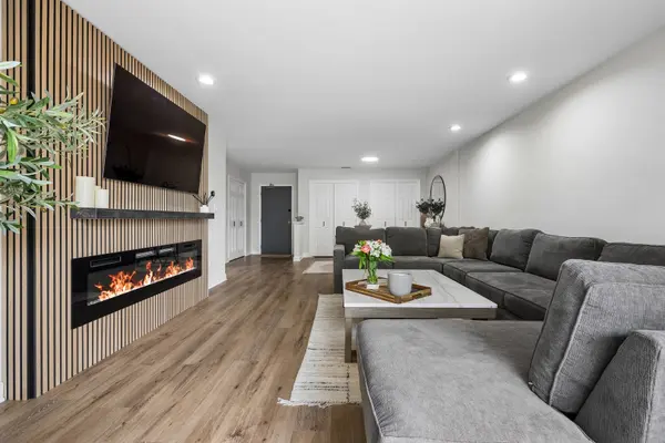 7201 N Lincoln AVE #203, Lincolnwood, IL 60712