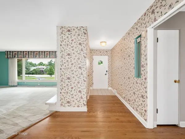 16W055 63rd ST, Willowbrook, IL 60527