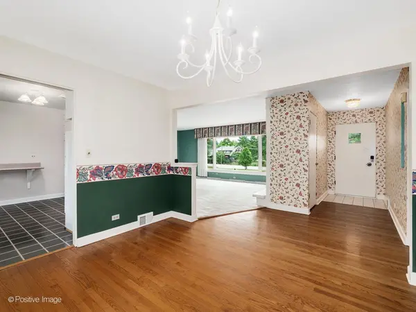 16W055 63rd ST, Willowbrook, IL 60527