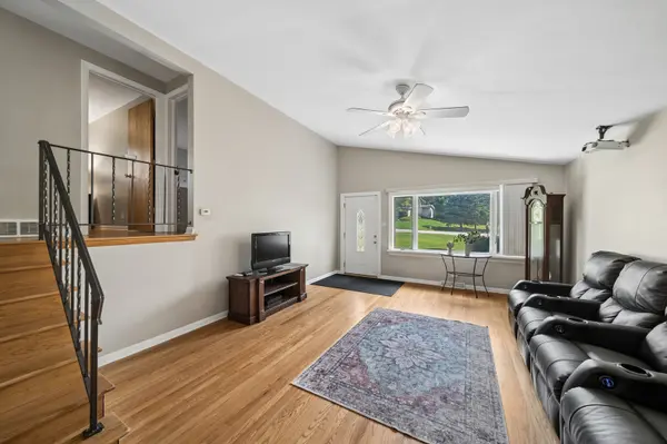 17W320 Scheel DR, Willowbrook, IL 60527