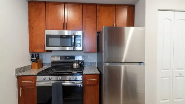 2048 W Touhy AVE #1, Chicago, IL 60645