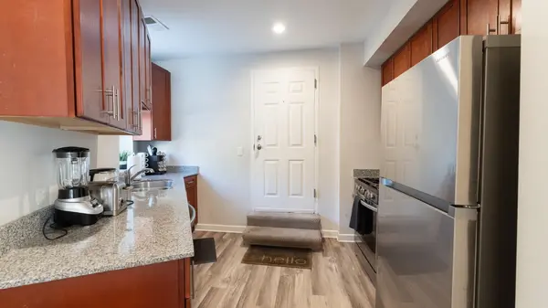2048 W Touhy AVE #1, Chicago, IL 60645