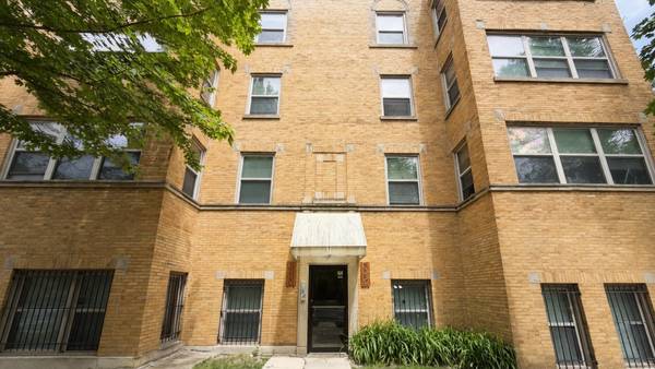 2048 W Touhy AVE #1, Chicago, IL 60645