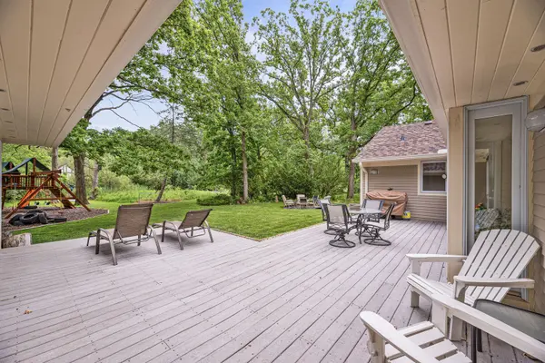 1355 Woodland LN, Riverwoods, IL 60015