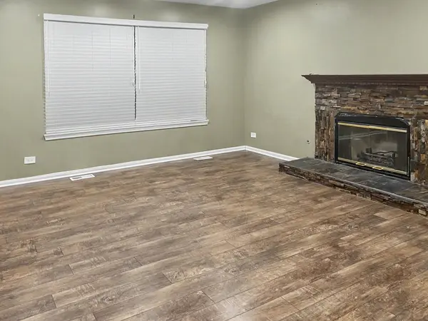 1213 Pennsbury LN, Aurora, IL 60502