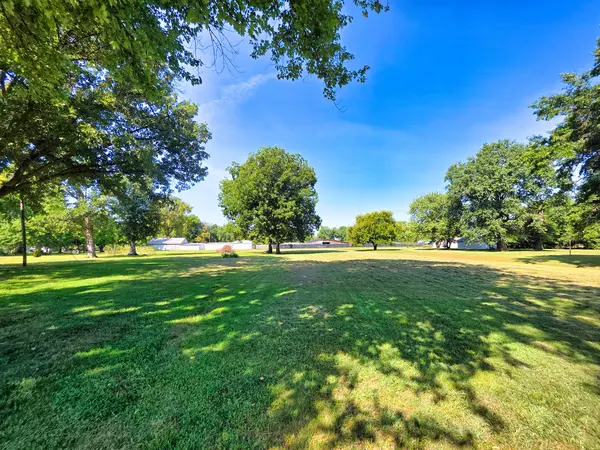 342 S Elm ST, Flora, IL 62839