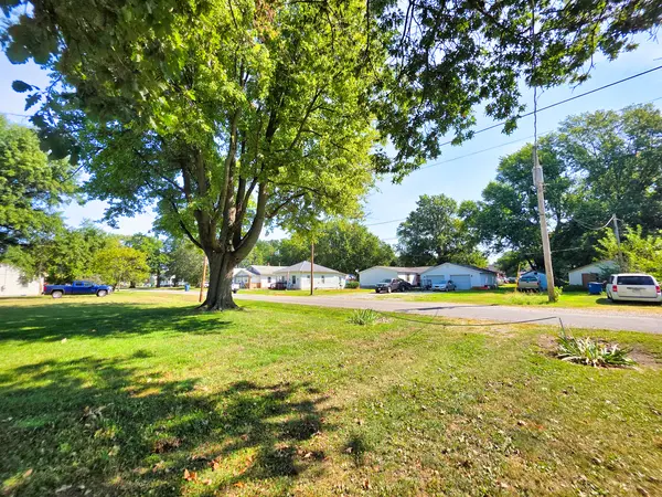 342 S Elm ST, Flora, IL 62839