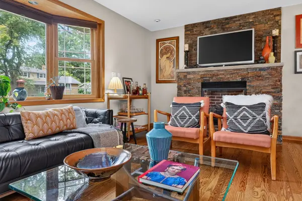 328 Spruce DR, Naperville, IL 60540