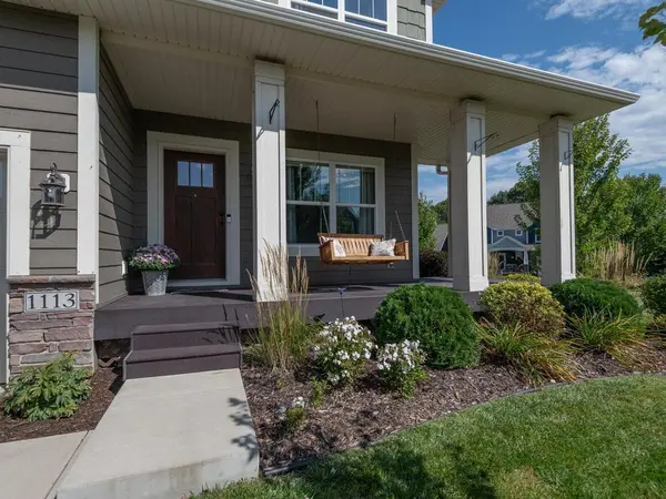 1113 Rosemary LN, Chaska, MN 55318