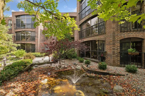 5501 Dewey Hill RD #140, Edina, MN 55439