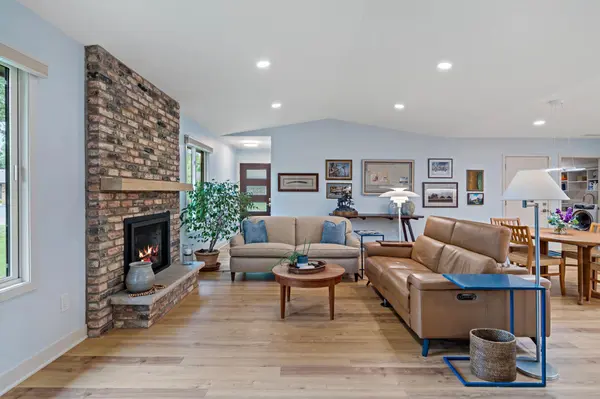 95 Holly LN N, Plymouth, MN 55447