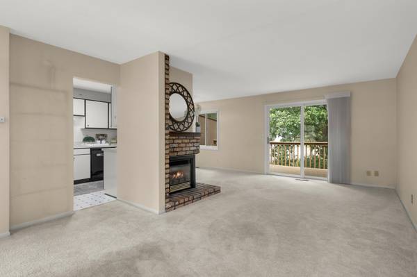 219 W Eagle Lake DR, Maple Grove, MN 55369